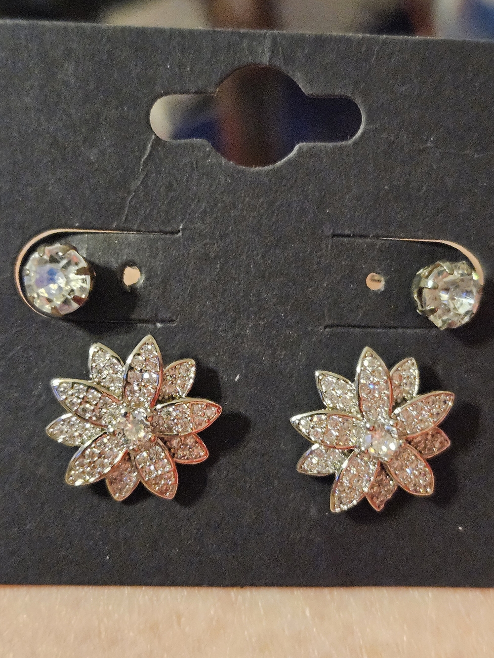 Sparkling Crystal Flower Stud Earrings - Clear/Silver